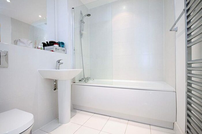 2 Bedroom Flat To Rent In Christian Street, London, E1