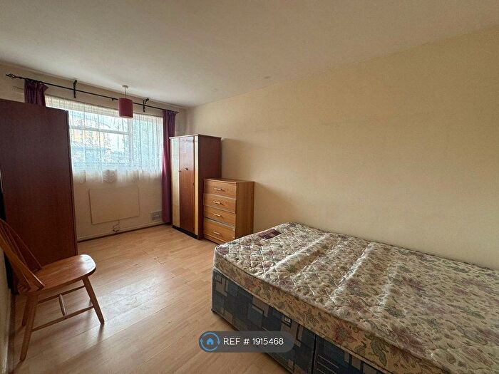 1 Bedroom Flat To Rent In King Court, London, E10