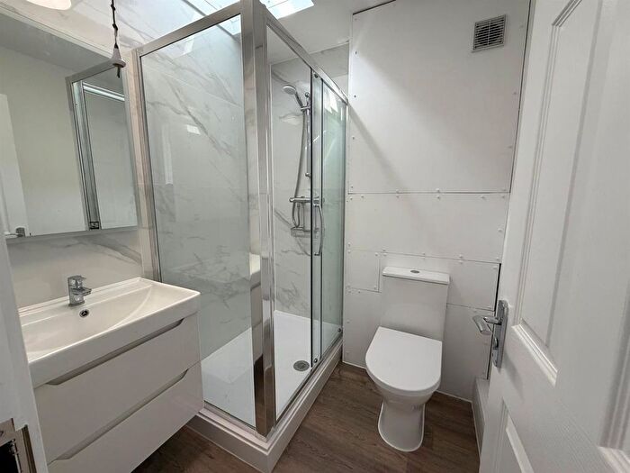 4 Bedroom Town House To Rent In Silver Street, London, N18