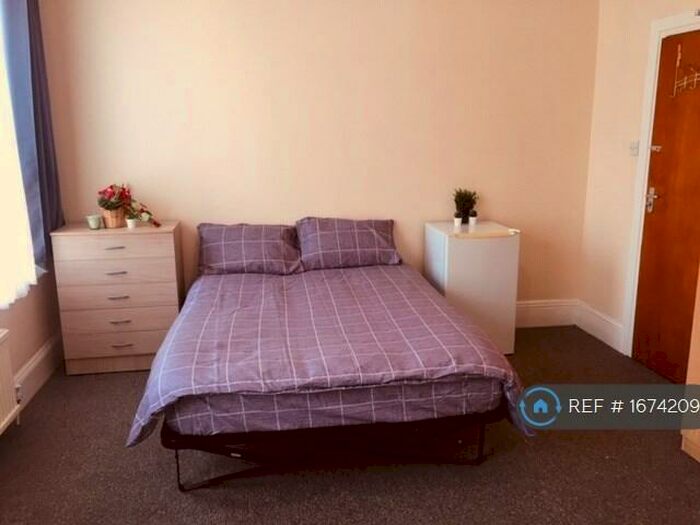 Studio To Rent In Park Ridings, London, N8