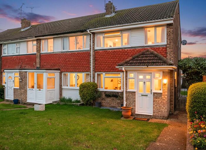 3 Bedroom Property For Sale In Scotts Walk, Rayleigh, SS6