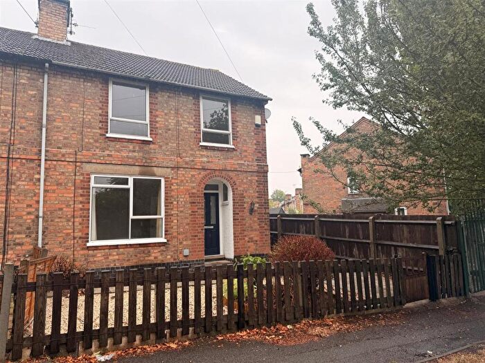 3 Bedroom Semi-Detached House To Rent In Sutton Road, Leicester, LE2