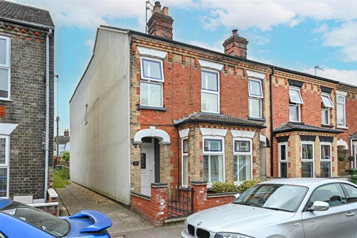 4 Bedroom End Of Terrace House For Sale In Upper Cliff Road, Gorleston, Great Yarmouth, NR31