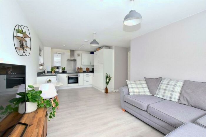 2 Bedroom Apartment To Rent In Applefield, Amersham, HP7