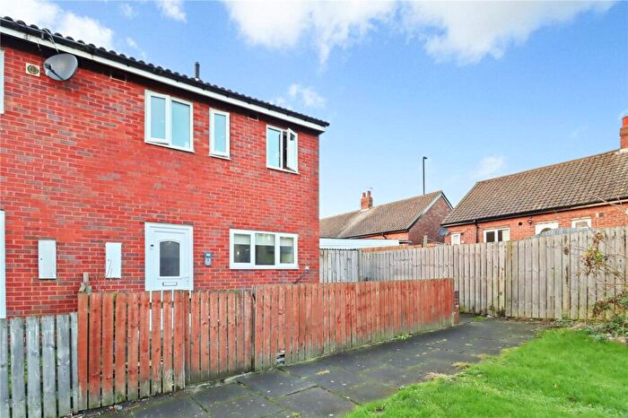 3 Bedroom End Of Terrace House For Sale In Elizabeth Court, Newcastle Upon Tyne, Tyne And Wear, NE12