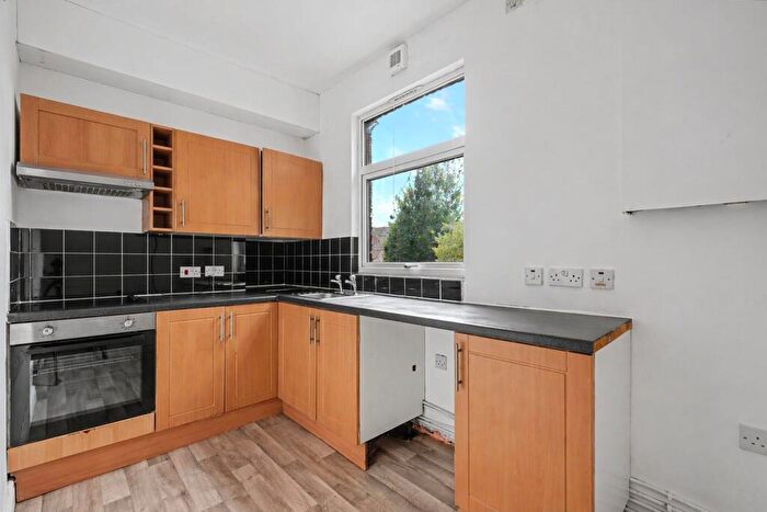 1 Bedroom Flat To Rent In High Street, ME7