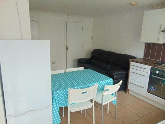 1 Bedroom Flat To Rent In Lyon Street, SO14