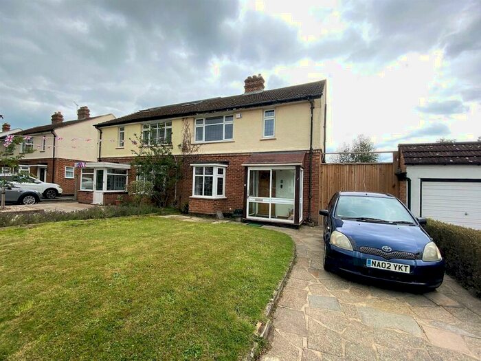 3 Bedroom Semi-Detached House To Rent In Springfield Gardens, Bromley, BR1