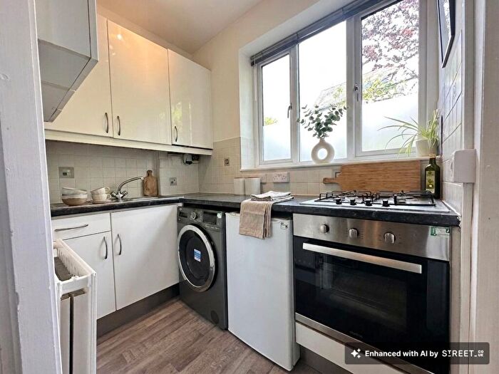 1 Bedroom Apartment To Rent In Pelham Crescent, Nottingham, NG7