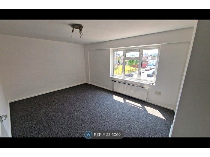 2 Bedroom Maisonette To Rent In Ely Road, Croydon, CR0