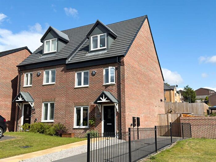 3 Bedroom Semi-Detached House For Sale In Willow Chase, Meanwood, Leeds, West Yorkshire, LS7