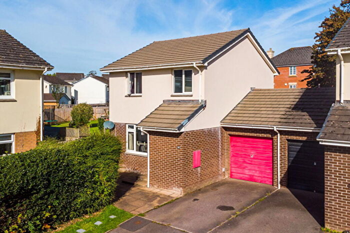3 Bedroom Link Detached House For Sale In Westaway Close, Pilton, Barnstaple, North Devon, EX31