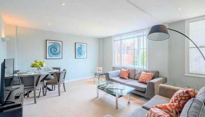 2 Bedroom Flat To Rent In Hill Street, London, W1J