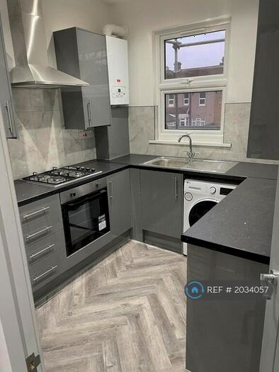 2 Bedroom Flat To Rent In Airlie Gardens, Ilford, IG1