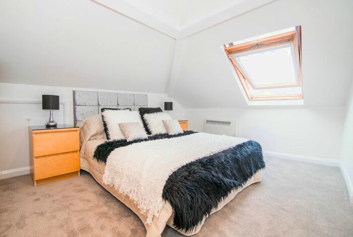 3 Bedroom Flat To Rent In Mount Ararat Road, Richmond, TW10