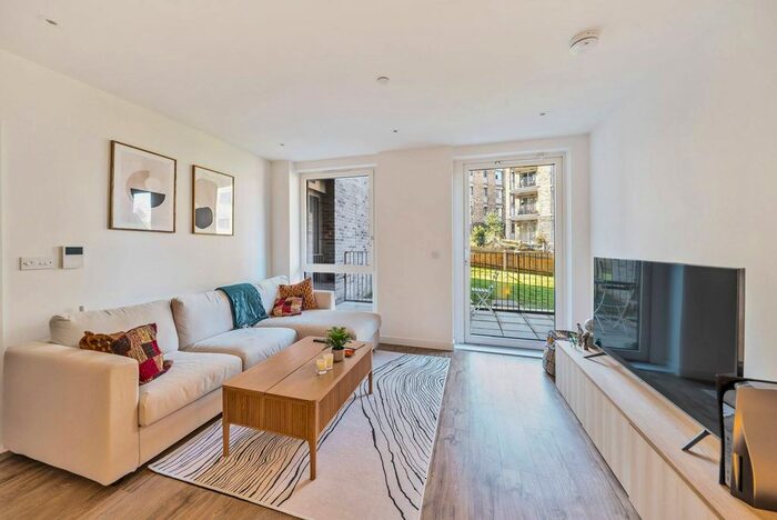1 Bedroom Flat For Sale In Medarwar Drive, Mill Hill, NW7