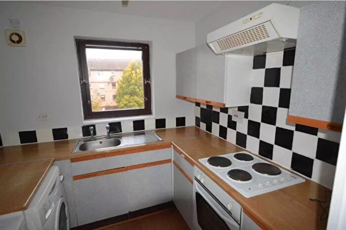 2 Bedroom Flat To Rent In Arklay Court, Dundee, DD3