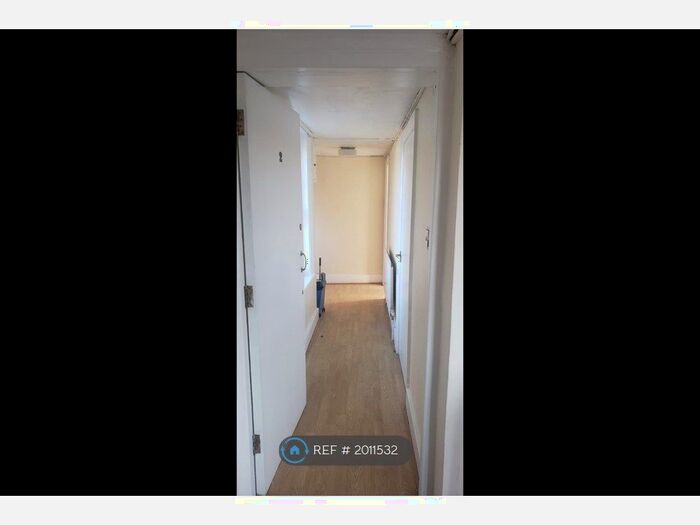 3 Bedroom Flat To Rent In Streatham High Road, London, SW16