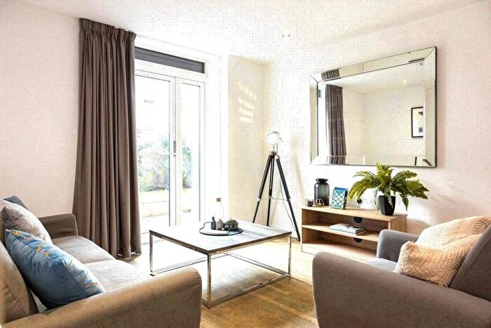 3 Bedroom Apartment To Rent In Exchange Square, The Priory Queensway, Birmingham, West Midlands, B4