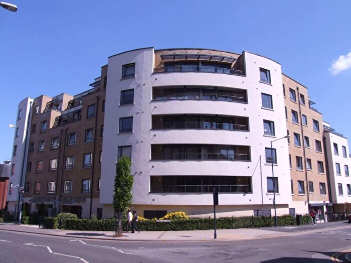 2 Bedroom Flat For Sale In Woking, GU21