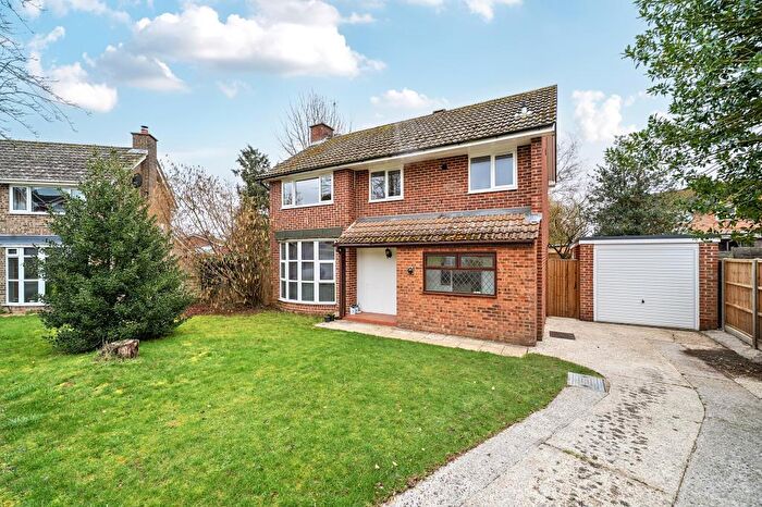 4 Bedroom Detached House To Rent In Kingfisher Close, Basingstoke, RG22