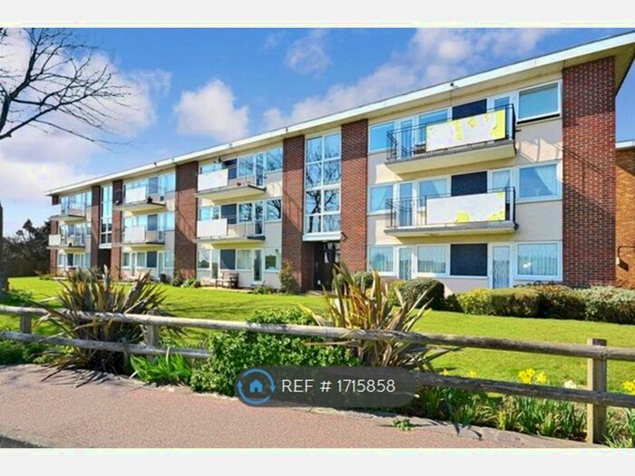 2 Bedroom Flat To Rent In Lord Warden Avenue, Walmer, Deal, CT14