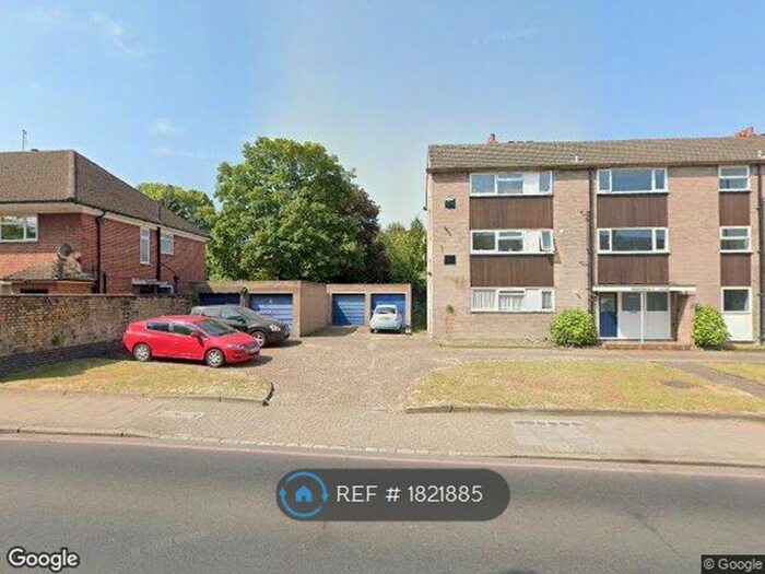 2 Bedroom Flat To Rent In Warrenhurst Court, Bromley, BR1