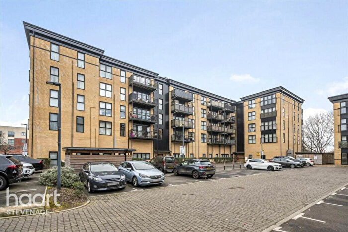 2 Bedroom Apartment For Sale In Giles Crescent, Stevenage, SG1