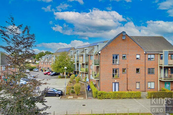 1 Bedroom Flat For Sale In Dairy Close, Enfield, EN3
