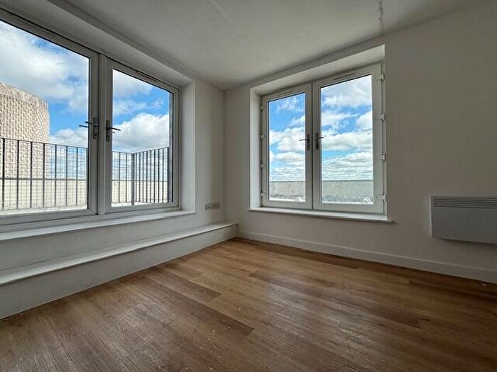 2 Bedroom Apartment To Rent In High Street, West Bromwich, B70