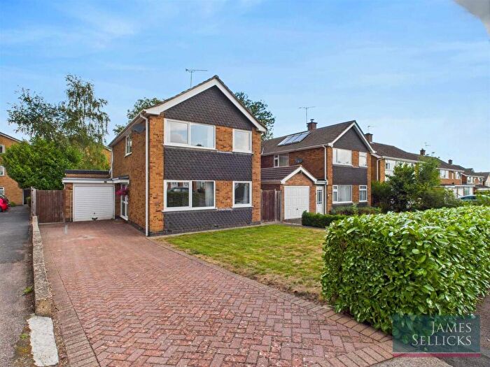 3 Bedroom Detached House For Sale In Stonehill Drive, Great Glen, Leicestershire, LE8