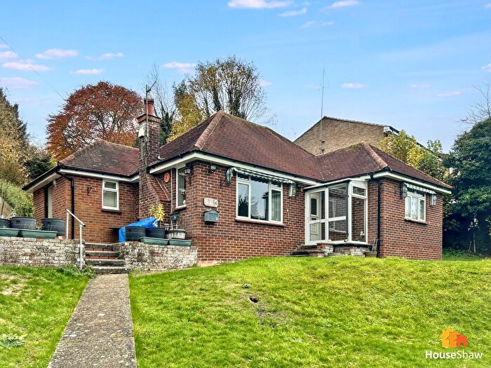 3 Bedroom Detached House For Sale In Springfield Close, Chesham, HP5