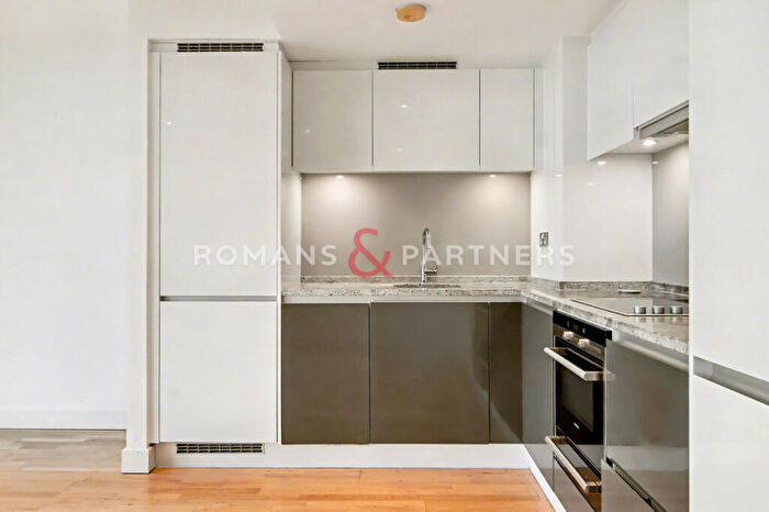 1 Bedroom Apartment For Sale In Landmark East, Canary Wharf, E14