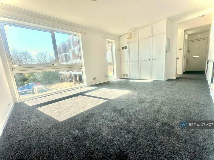 Studio To Rent In Mayfair Close, Beckenham, BR3