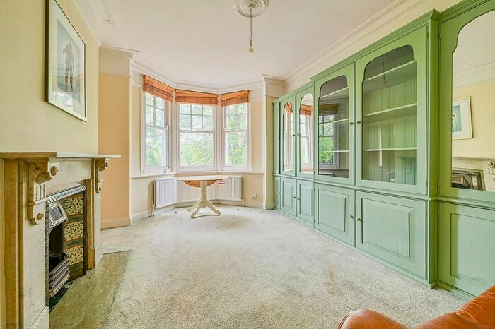 1 Bedroom Flat To Rent In Sutton Lane North, Turnham Green, London, W4