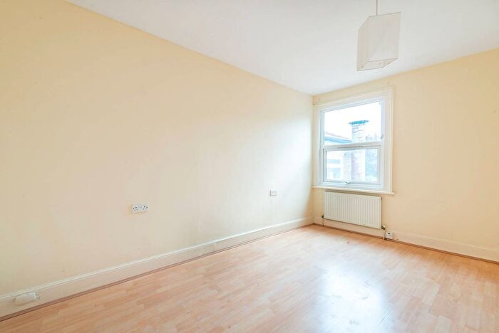3 Bedroom Flat To Rent In Stanley Road, Teddington, TW11