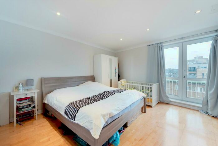 2 Bedroom Flat To Rent In Chatfield Road, Battersea, SW11