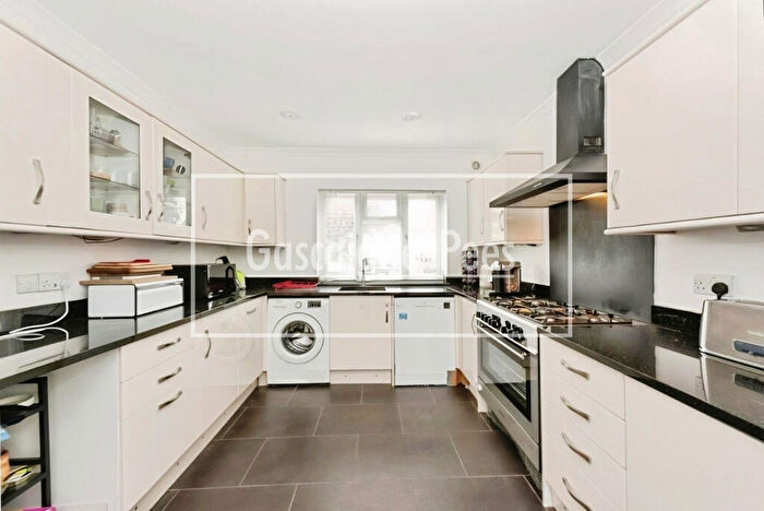 3 Bedroom House To Rent In Vale Road, KT4
