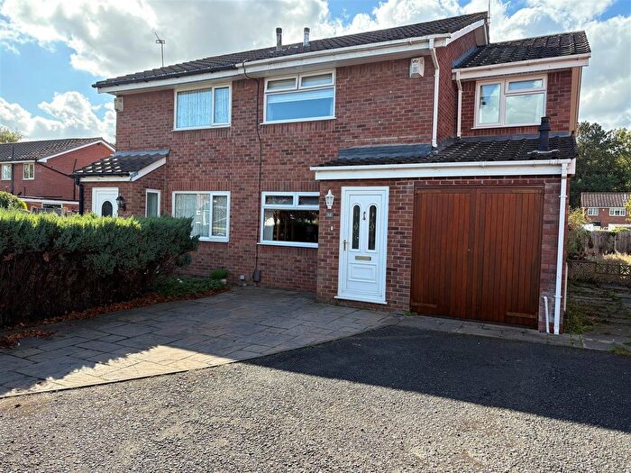 4 Bedroom Semi-detached House For Sale In Larchwood Close, Sale, M33