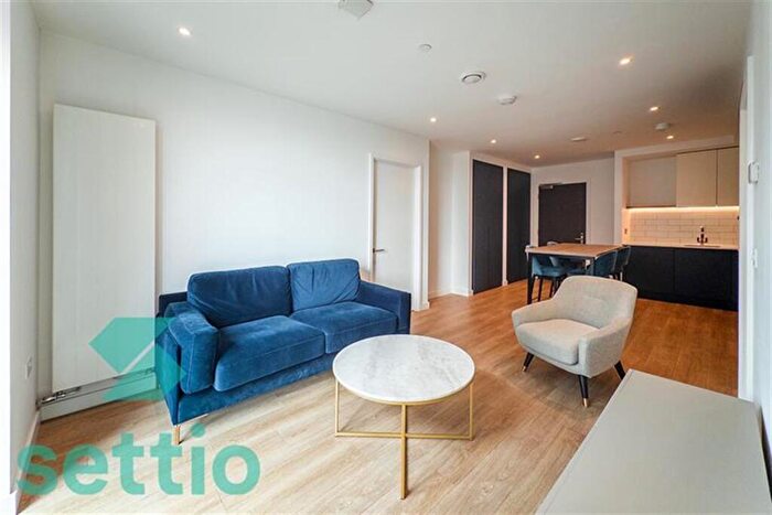 2 Bedroom Apartment To Rent In Circle Square, M1