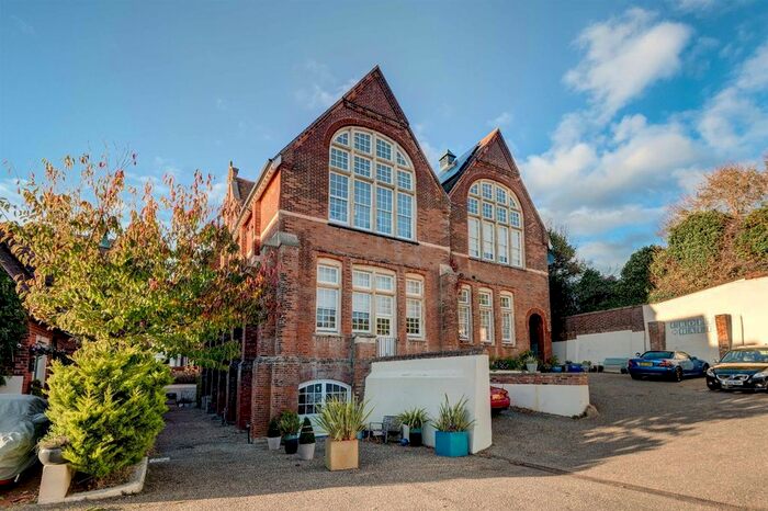 2 Bedroom Flat To Rent In Croft Road, Hastings, TN34