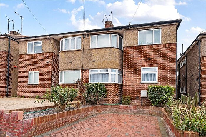2 Bedroom Flat For Sale In Swingate Lane, Plumstead Common, SE18