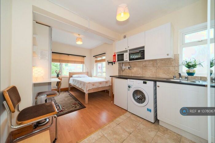 Studio To Rent In Benedict Road, London, CR4