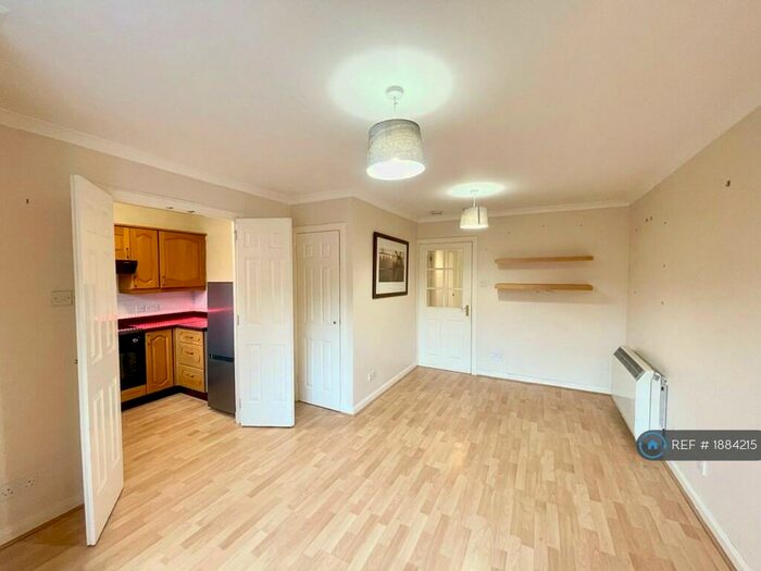 2 Bedroom Flat To Rent In Mahon Court, Moodiesburn, Glasgow, G69