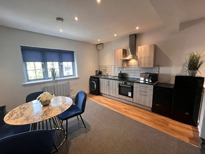 2 Bedroom Flat To Rent In Woodfield St, Swansea, SA6