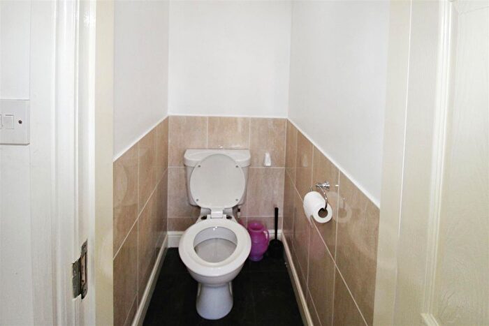 4 Bedroom Semi-Detached House To Rent In Lytham Drive, Queensbury, BD13