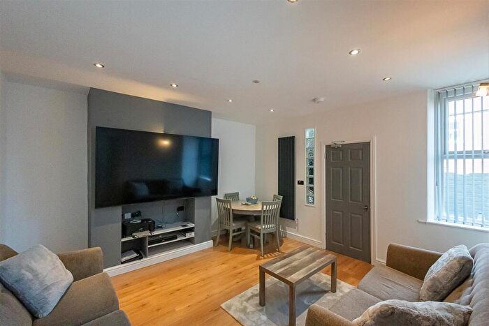 2 Bedroom Flat For Sale In Seventh Avenue, Heaton, Newcastle Upon Tyne, NE6