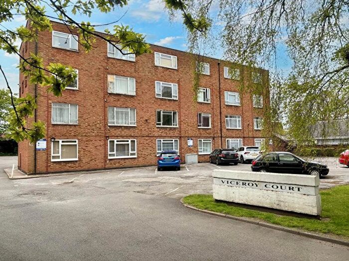 2 Bedroom Flat For Sale In Viceroy Court, High Street South, Dunstable, LU6