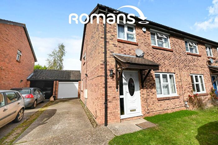 3 Bedroom Semi-Detached House To Rent In Diamond Way, RG41
