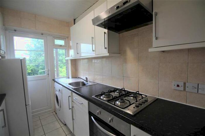 2 Bedroom Flat To Rent In Beverley Drive, Edgware, HA8